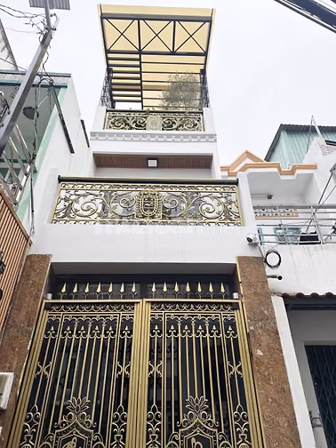 Nhà mới xây hoàn toaàn gần đầm sen đường tô hiêu