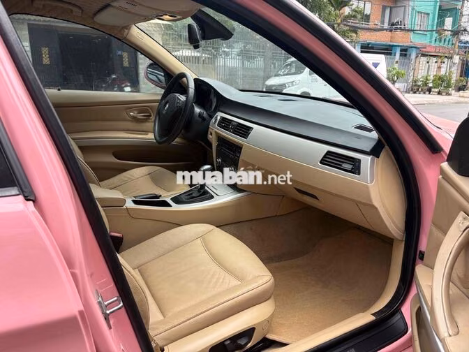 BMW 320i 2009 màu Hồng