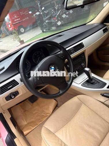 BMW 320i 2009 màu Hồng