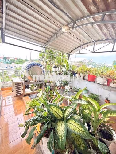 Nhà đẹp đường hẻm Tân Kỳ Tân Quý 48m2, nhà 3 tầng, ngang 4, dài 12m.. 
