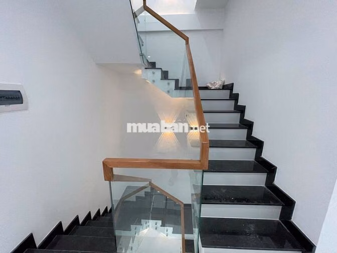 Cho thuê nhà nguyên căn đường Lê Văn Sỹ, Phú Nhuận, 5mx25m, DTSD 250m2
