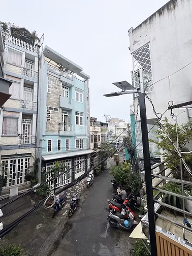 Nhà mới xây hoàn toaàn gần đầm sen đường tô hiêu
