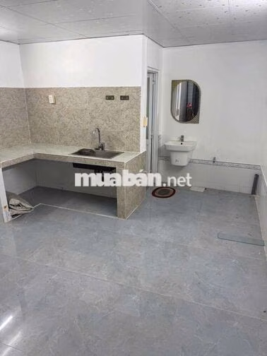 Gần Vịt Quay Hùng Trang, 4m x 10, 1 Lửng,  Chỉ 4tr/Tháng