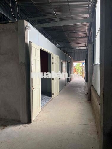 bán nhà kho và sân vười mới xây dựng