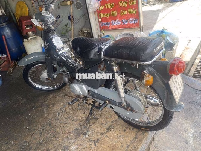 Honda Cúp 70 Xám