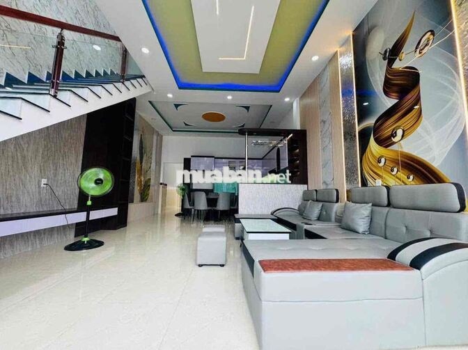 Nhà vị trí trung tâm ngã 3 Mỹ Hạnh cách Vinhomes SG Park 10p