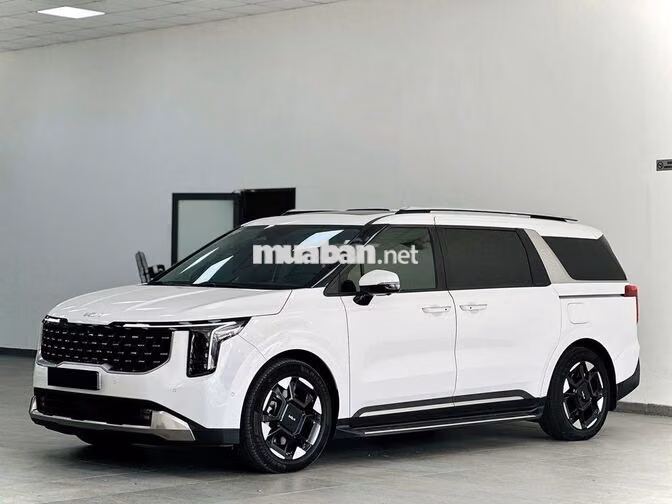 Kia Carnival 2.2D Signature 2024 Trắng 30000 km