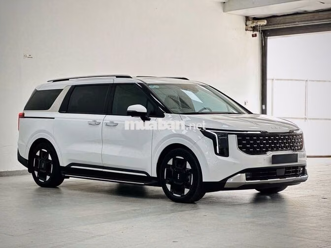Kia Carnival 2.2D Signature 2024 Trắng 30000 km
