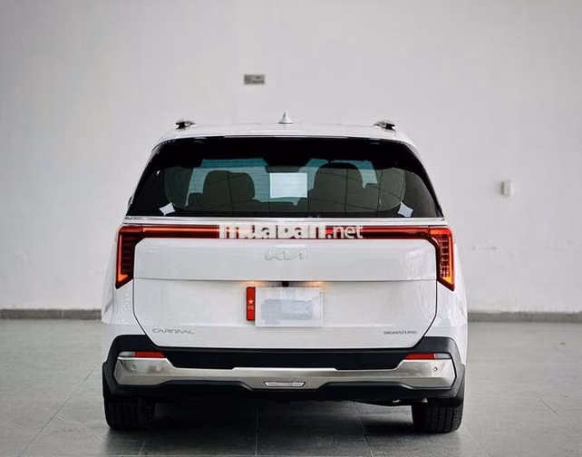 Kia Carnival 2.2D Signature 2024 Trắng 30000 km