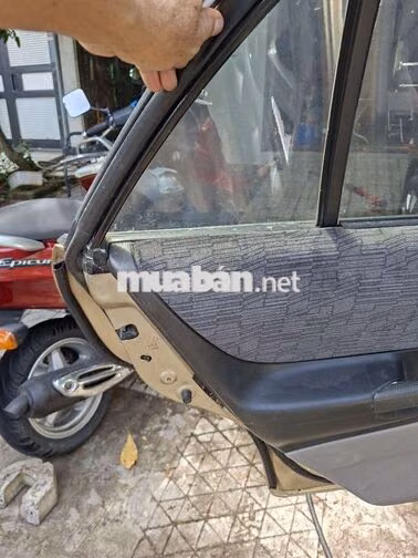 Ford Laser 1.8 Số sàn Vàng cát