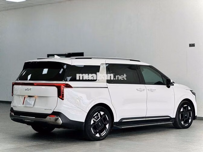 Kia Carnival 2.2D Signature 2024 Trắng 30000 km