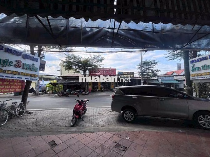 Cho thuê kho mặt tiền đường nguyễn hữu thọ TPHCM 800m2
