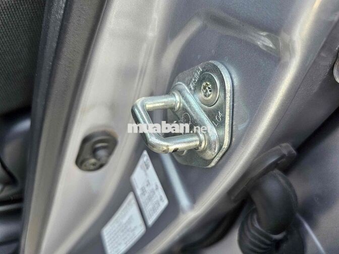Toyota Innova 2.0E 2021 Bạc