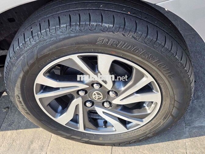 Toyota Innova 2.0E 2021 Bạc