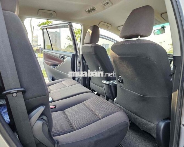 Toyota Innova 2.0E 2021 Bạc