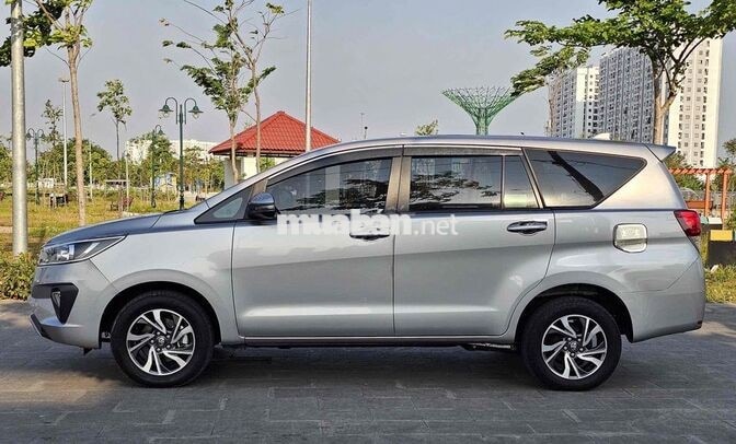 Toyota Innova 2.0E 2021 Bạc