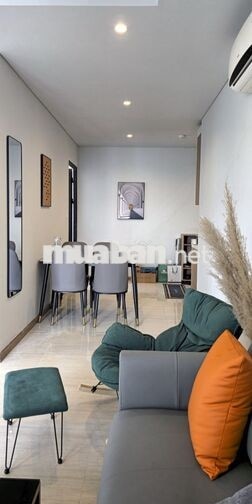 Cho thuê căn hộ VIP tầng cao, 2PN, căn góc view trực diện biển