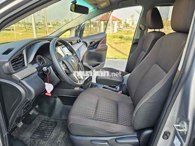 Toyota Innova 2.0E 2021 Bạc