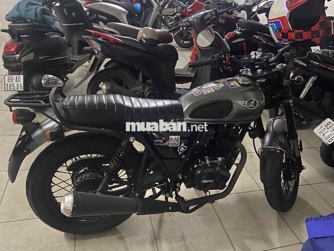 GPX Legend 150 FI Xám 20.000 km