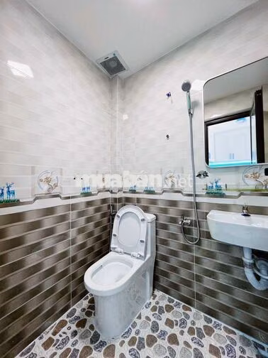 Bán nhà riêng 24m2 hẻm xe hơi, P. Phú Thuận, Q7