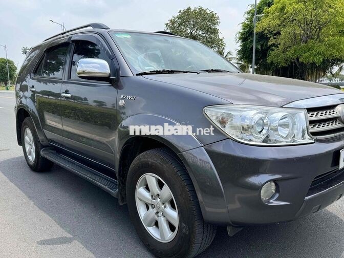Toyota Fortuner 2011 Xám 7 chỗ
