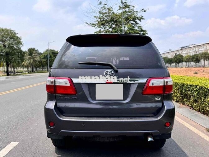 Toyota Fortuner 2011 Xám 7 chỗ