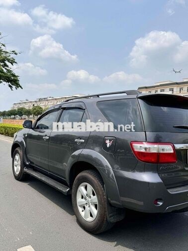 Toyota Fortuner 2011 Xám 7 chỗ