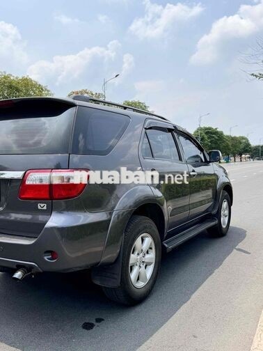 Toyota Fortuner 2011 Xám 7 chỗ