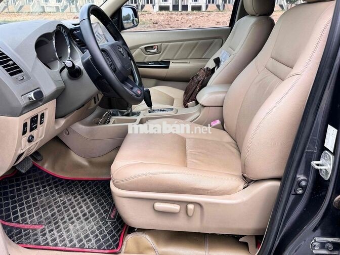Toyota Fortuner 2011 Xám 7 chỗ