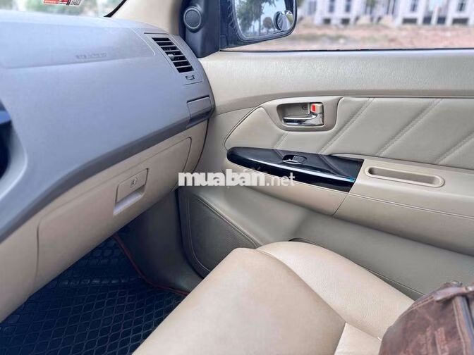 Toyota Fortuner 2011 Xám 7 chỗ