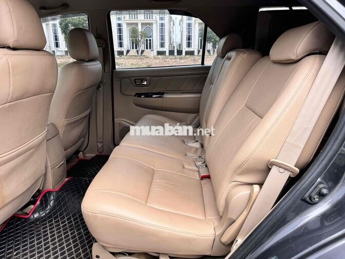 Toyota Fortuner 2011 Xám 7 chỗ