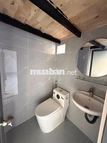 Cho Thuê Trọ Ban Công Đi Bộ Qua ĐH Nguyễn Tất Thành Chỉ 3 Phút
