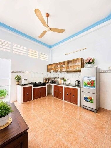 BÁN NHÀ: KHU ẨM THỰC TÔ HIỆU - HOÀ BÌNH .ĐẦM SEN 4M X18M 2 TẦNG BTCT