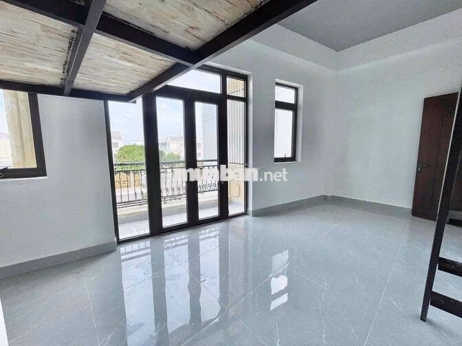 Cho Thuê Trọ Ban Công Đi Bộ Qua ĐH Nguyễn Tất Thành Chỉ 3 Phút