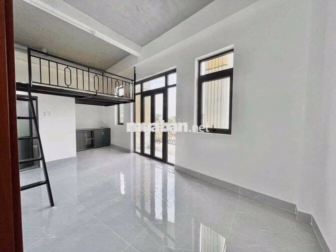 Cho Thuê Trọ Ban Công Đi Bộ Qua ĐH Nguyễn Tất Thành Chỉ 3 Phút