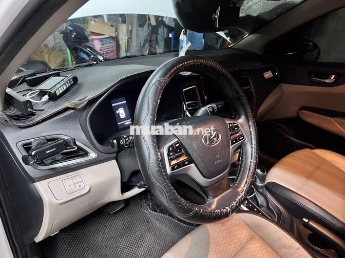Hyundai Accent Top 2022 Trắng 120k km