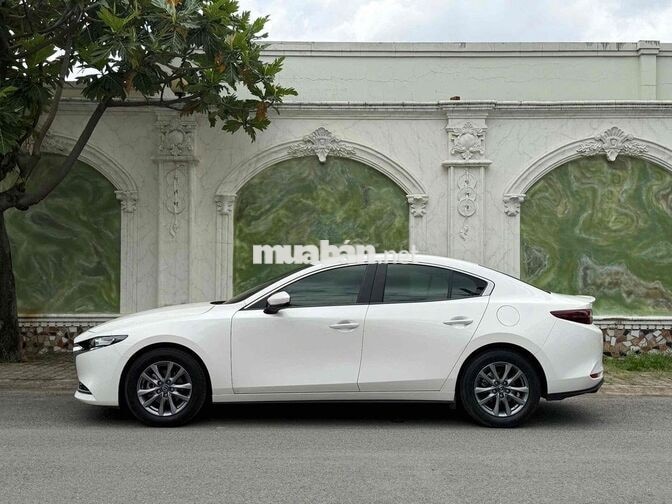 Mazda 3 Luxury 2022 Trắng 5 vạn km