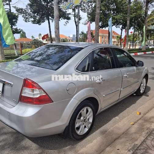 Ford Focus Ghia 2011 Số tự động Bạc
