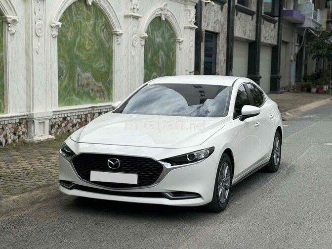 Mazda 3 Luxury 2022 Trắng 5 vạn km