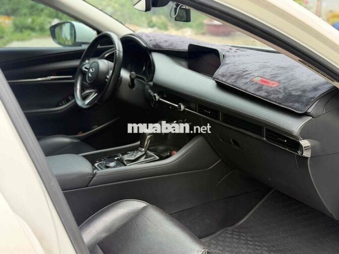 Mazda 3 Luxury 2022 Trắng 5 vạn km
