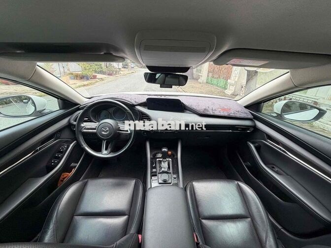 Mazda 3 Luxury 2022 Trắng 5 vạn km