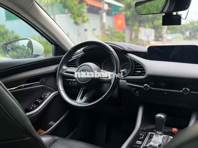 Mazda 3 Luxury 2022 Trắng 5 vạn km
