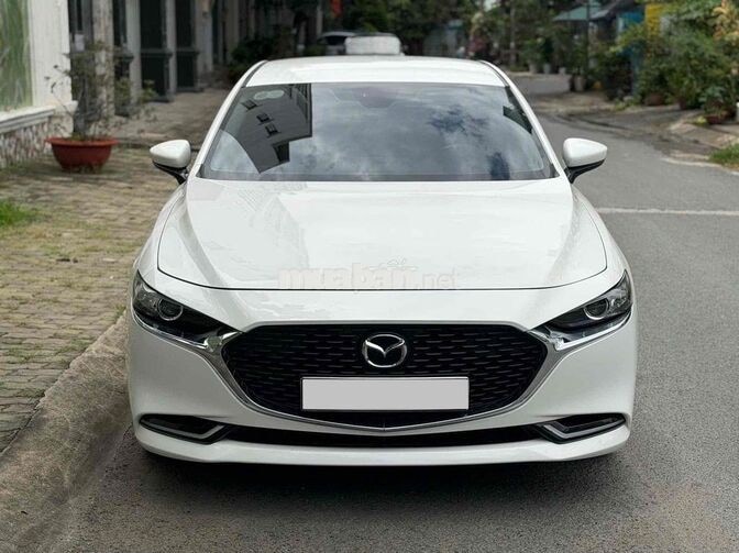 Mazda 3 Luxury 2022 Trắng 5 vạn km