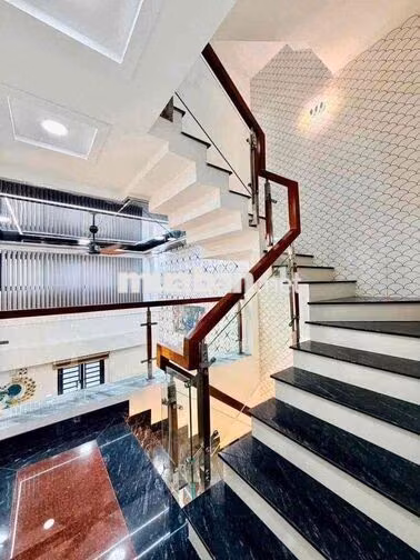 cho thuê nhà Nguyễn Tư giãn p12(4x13) lửng , 3 lầu , 5pn , 6wc full