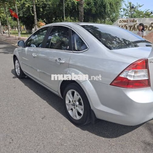 Ford Focus Ghia 2011 Số tự động Bạc
