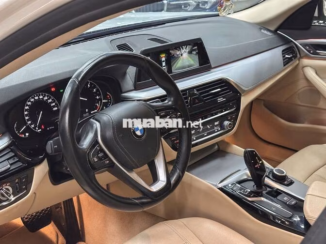BMW 520i Model 2019 33000 miles