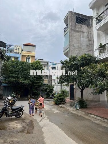 Bán nhà 1/ ngay cổng ĐH Văn Lang - đang khai thác 40tr/tháng-KC 5 tầng