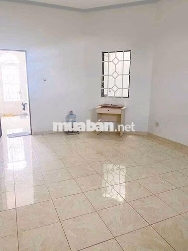 nhà cho thuê nguyên lầu 1 có sân