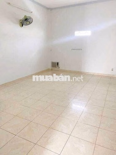 nhà cho thuê nguyên lầu 1 có sân