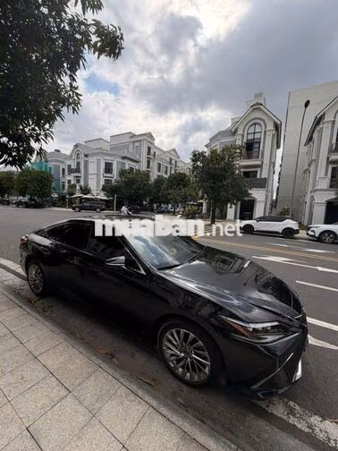 Lexus ES250 2025 Đen 16.000 km